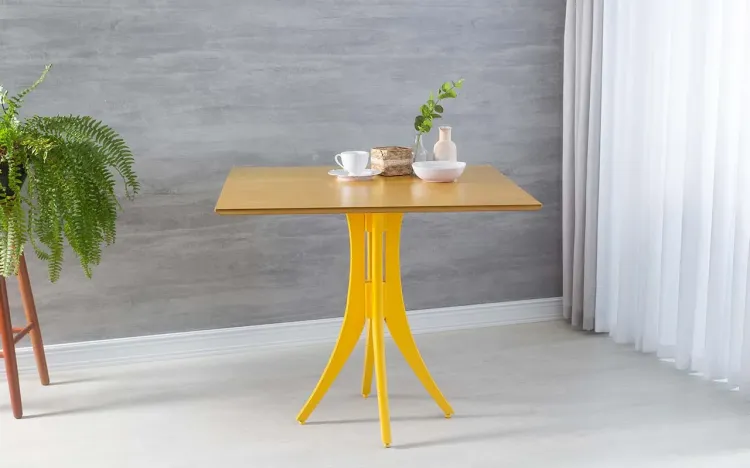 MESA DE JANTAR DE MADEIRA QUADRADA JULIETTE 90X90X77CM AMÊNDOA E AMARELO