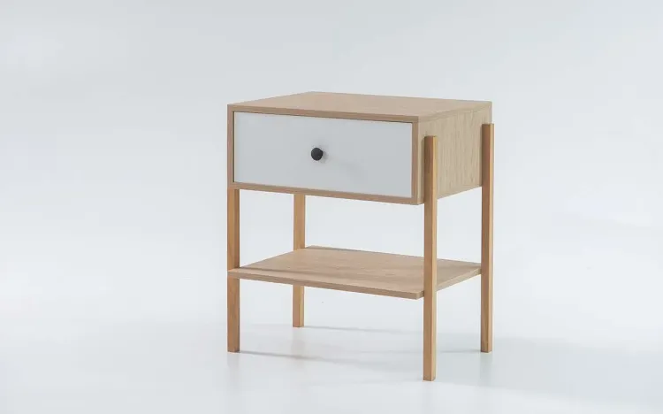 MESA DE CABECEIRA MODERNA NASH MDF CARVALHO COM BRANCO E PÉS TAUARI 54X37X60 CM