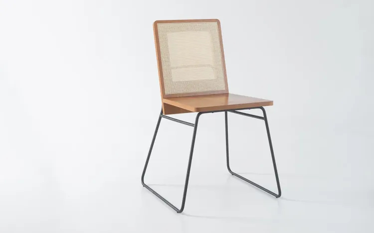 CADEIRA DE METAL COM RATTAN BEND 04 VERNIZ JATOBÁ E RATTAN 51X51X81 CM