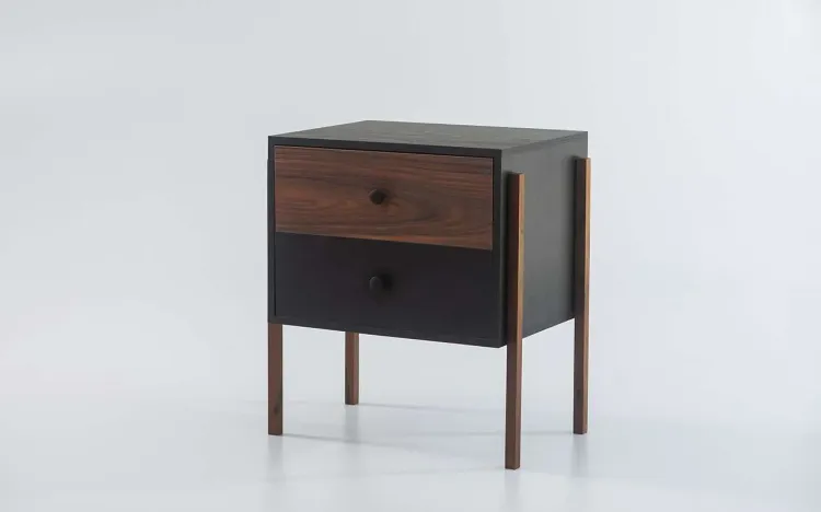 MESA LATERAL COM 2 GAVETAS NASH MDF PRETO COM PAU FERRO E PÉS IMBUIA 54X37X60 CM