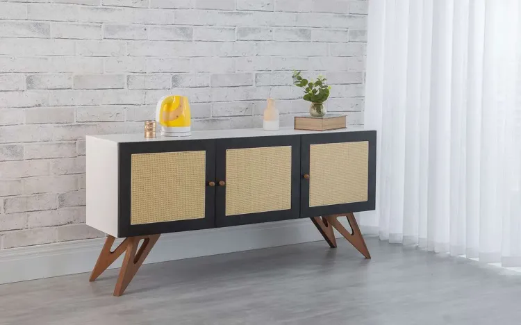 ARMÁRIO BUFFET PARA SALA DE JANTAR 3 PORTAS DE PALHINHA FREDDIE BRANCO COM PRETO E JATOBÁ 135x35x64,7 CM