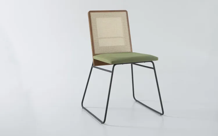 CADEIRA COM PALHINHA E METAL BEND 04 VERNIZ AMÊNDOA E TEC. 121 ALGODÃO VERDE MUSGO 51X51X81 CM