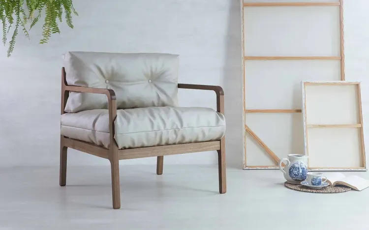 POLTRONA DE COURO SINTÉTICO BEGE PARA SALA CANELA FLOCOS VERNIZ CAPUCCINO TEC.1203 BEGE 69X71X79 CM