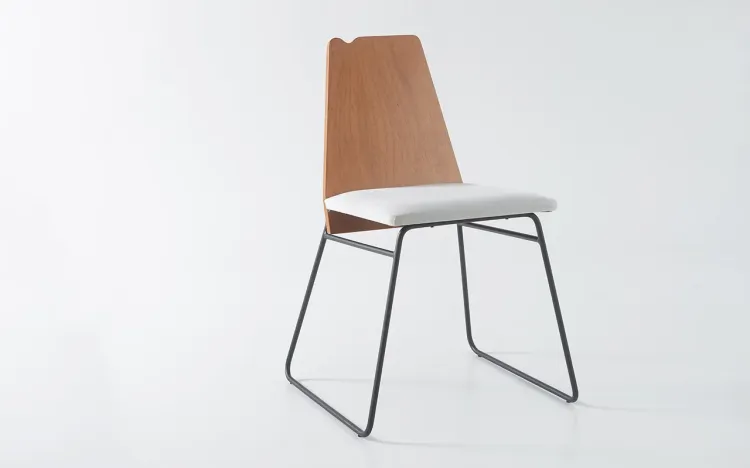 CADEIRA DE METAL PARA SALA DE JANTAR BEND 01 VERNIZ JATOBÁ E TEC. 003 OFF WHITE 51X51X81 CM