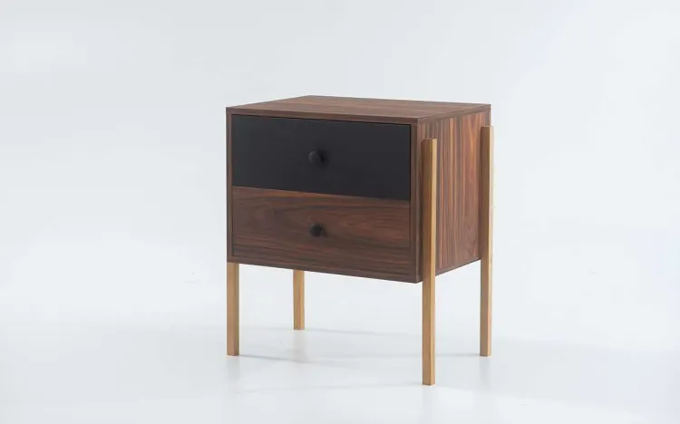 MESA LATERAL PARA SALA 2 GAVETAS NASH MDF PAU FERRO COM PRETO E PÉS TAUARI 54X37X60 CM