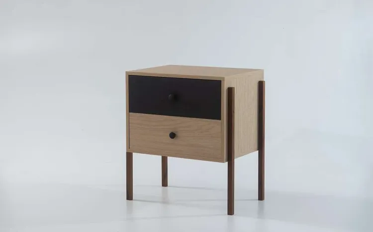 MESA DE CABECEIRA PEQUENA 2 GAVETAS NASH MDF CARVALHO COM PRETO E PÉS IMBUIA 54X37X60 CM