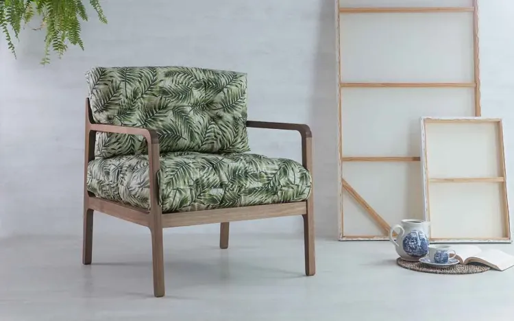 POLTRONA DE SALA CANELA FLOCOS VERNIZ CAPUCCINO TEC.1865 FOLHAS 69X71X79 CM