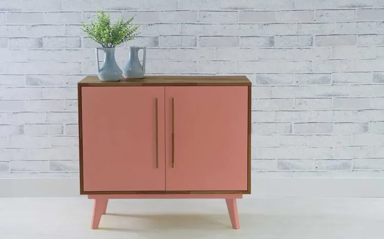 ARMÁRIO PÉS PALITO BUFFET 2 PORTAS DE MADEIRA MACIÇA CAPUCCINO E ROSA CORAL CELESTE 90X40X79,5 CM