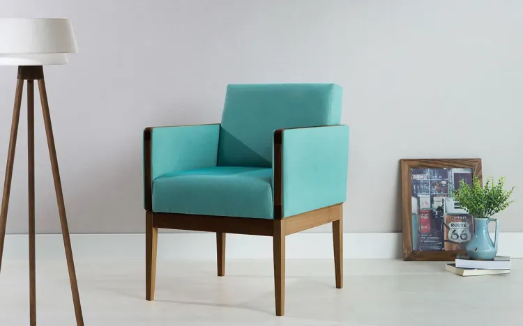 POLTRONA TURQUESA - POLTRONA RETRÔ ESTOFADA COM PÉS DE MADEIRA  - VERNIZ CAPUCCINO \ TEC.950 - MARISCAL - 62X64X83 CM
