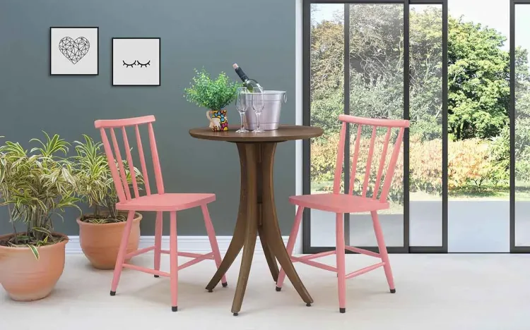 MESA BISTRÔ REDONDA E 2 CADEIRAS JULIETTE VERNIZ NOGUEIRA E ROSA CORAL