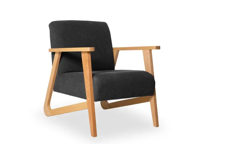 POLTRONA PRETA PARA SALA LIS VERNIZ AMENDOA TEC.999 PRETO 72X81X81 CM
