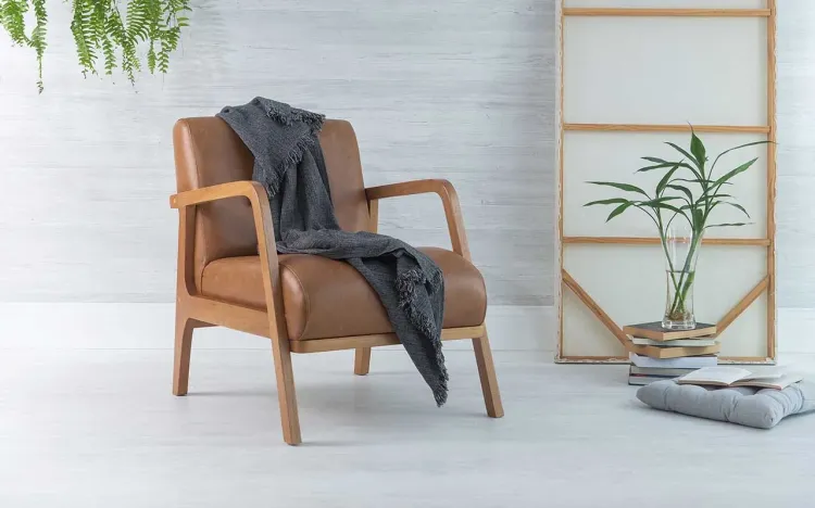 POLTRONA PARA SALA DE COURO SINTÉTICO MARROM ALFAZEMA VERNIZ AMENDOA TEC.1210 MARROM 60,3X73X77 CM