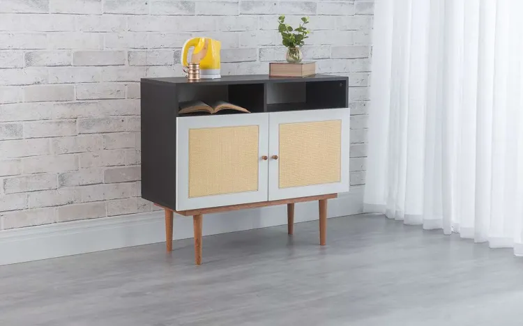 ARMÁRIO BUFFET PARA SALA DE JANTAR 2 PORTAS DE RATTAN E NICHO CHARLIE PRETO COM BRANCO E JATOBÁ 90x35x79 CM