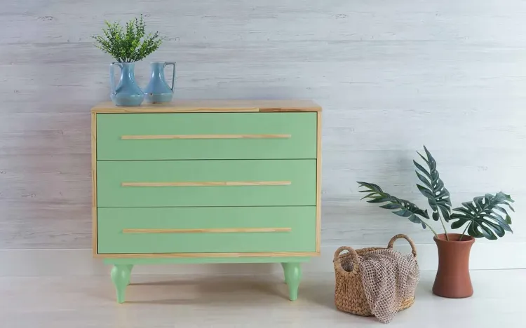CÔMODA DE BEBÊ DE MADEIRA MACIÇA RETRÔ 3 GAVETAS SIDERAL NATURAL E VERDE SÁLVIA 90X40X79,5CM