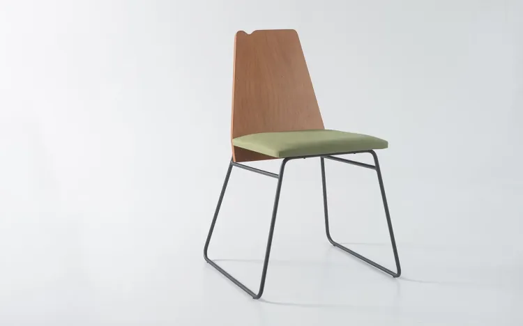CADEIRA ESTOFADA COM METAL BEND 01 VERNIZ JATOBÁ E TEC. 121 ALGODÃO VERDE MUSGO 51X51X81 CM