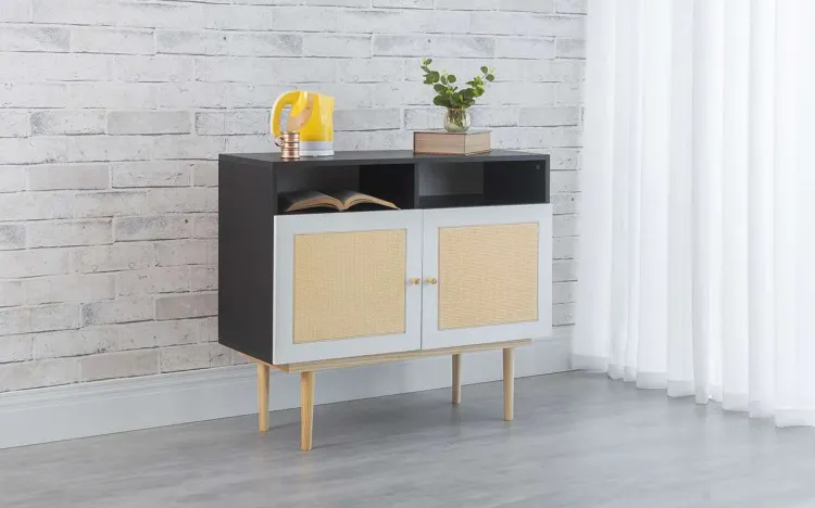 ARMÁRIO BUFFET PARA SALA DE JANTAR 2 PORTAS DE PALHINHA COM NICHO CHARLIE PRETO COM BRANCO E TAEDA 90x35x79 CM