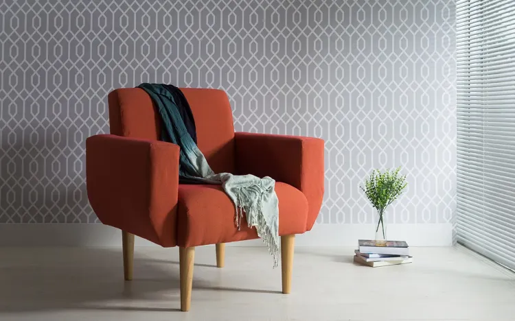 POLTRONA PARA SALA COM BRAÇOS PÉS DE MADEIRA ESTOFADA COR SALMÃO - VERNIZ AMENDOA \ TEC 918 - LIRIO - 80X76X84 CM