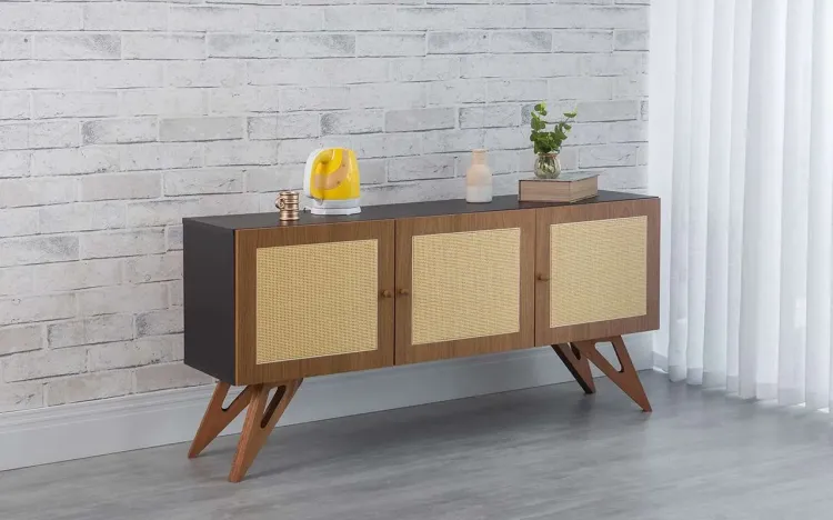 ARMÁRIO BUFFET 3 PORTAS COM RATTAN FREDDIE PRETO COM FREIJÓ E JATOBÁ 135x35x64,7 CM