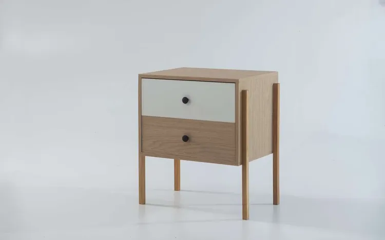 MESA DE CABECEIRA 2 GAVETAS NASH MDF CARVALHO COM BRANCO E PÉS TAUARI 54X37X60 CM