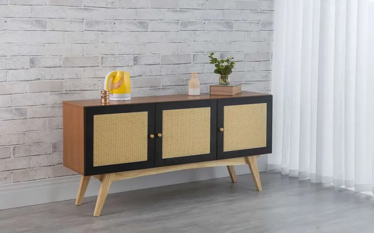 BALCÃO BUFFET 3 PORTAS DE PALHINHA PARA SALA DE JANTAR DOLORES FREIJÓ COM PRETO E TAEDA 135x35x64,7 CM