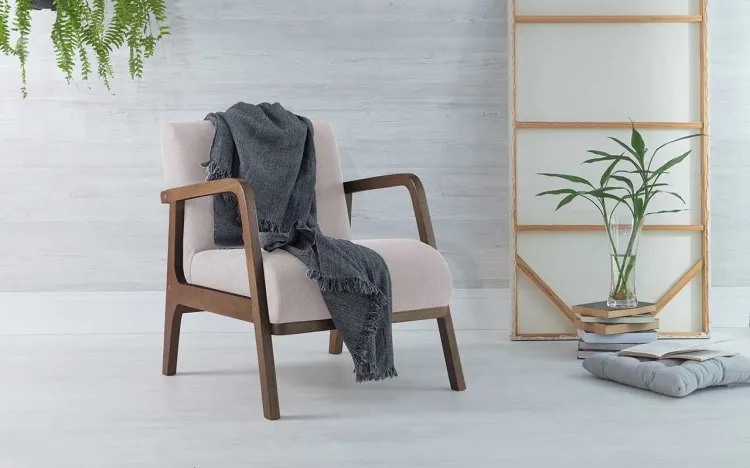 POLTRONA DECORATIVA DE MADEIRA ESTOFADA ALFAZEMA VERNIZ CAPUCCINO TEC.924 BEGE 60,3X73X77 CM