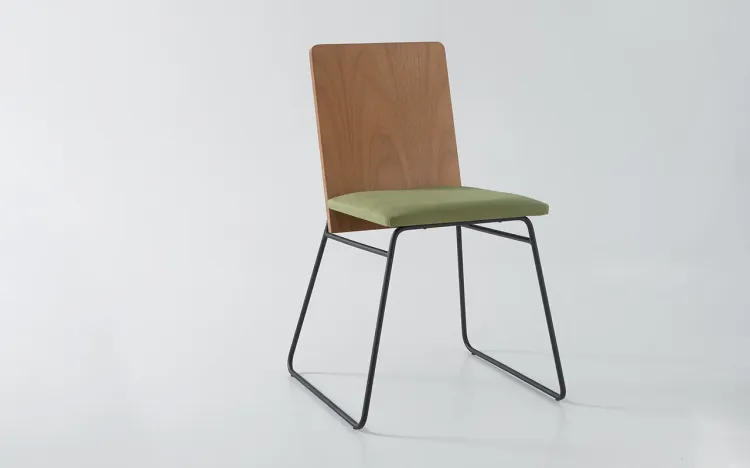 CADEIRA ESTOFADA COM METAL BEND 06 VERNIZ JATOBÁ E TEC. 121 ALGODÃO VERDE MUSGO 51X51X81 CM