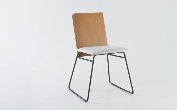 CADEIRA DE METAL COM ASSENTO ESTOFADO BEND 06 VERNIZ AMÊNDOA E TEC. 915 CINZA CLARO 51X51X81 CM