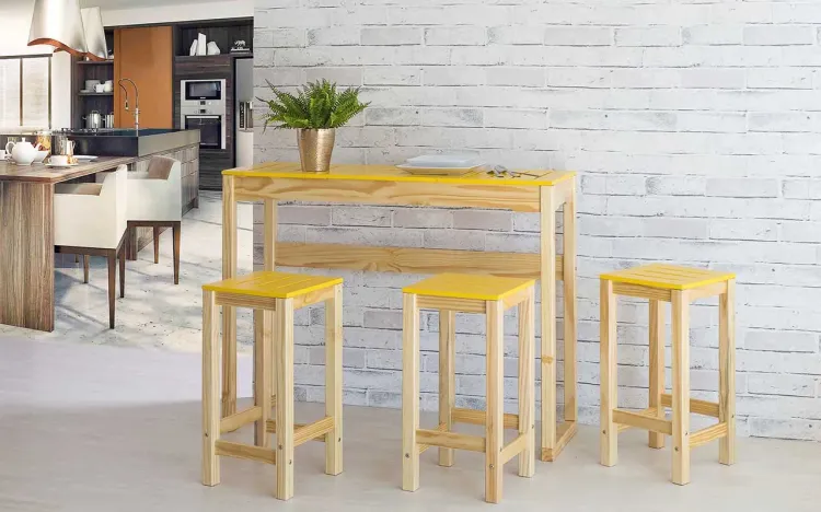 CONJUNTO BISTRÔ GOURMET ALTO DE MADEIRA MACIÇA TAEDA NATURAL COM TAMPO COLORIDO OLGA VERNIZ NATURAL E AMARELO 120CM