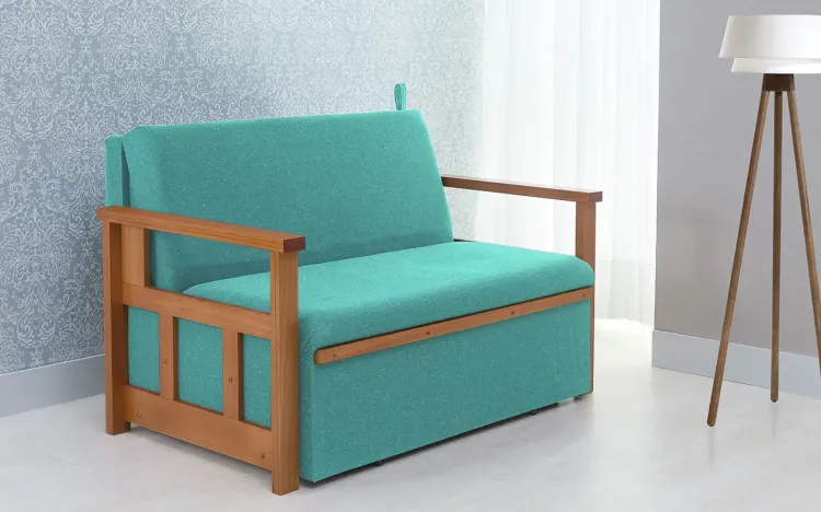 SOFÁ CAMA DE MADEIRA CASAL AKRO - BICAMA DE MADEIRA VERNIZ MEL TECIDO TURQUESA - 128X90X85CM