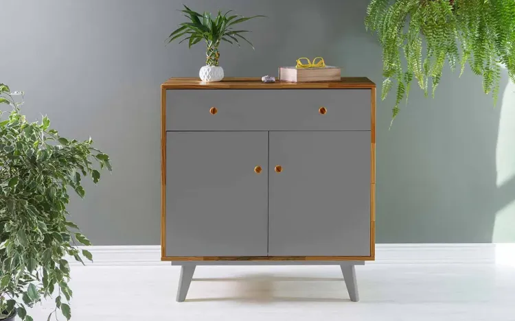 ARMÁRIO COM GAVETA E 2 PORTAS CELESTE PUXADOR BOLINHA NÓZES E CINZA CONCRETO 90X40X98 CM