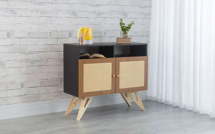 BALCÃO BUFFET PARA SALA DE JANTAR 2 PORTAS DE RATTAN COM NICHO FREDDIE PRETO COM FREIJÓ E TAEDA 90x35x79 CM
