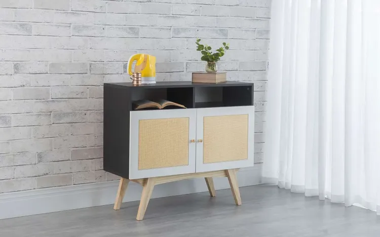 ARMÁRIO BUFFET 2 PORTAS RATTAN COM NICHO DOLORES PRETO COM BRANCO E TAEDA 90x35x79 CM