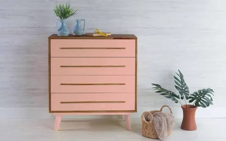 CÔMODA DE MADEIRA MACIÇA 4 GAVETAS CELESTE CAPUCCINO E ROSA BEBÊ 90X40X98CM