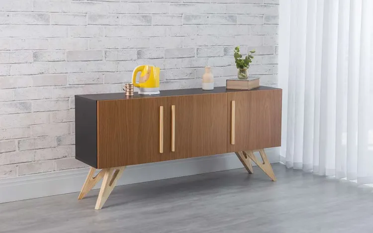 ARMÁRIO BUFFET PARA SALA DE JANTAR 3 PORTAS FREDDIE PRETO COM FREIJÓ E TAEDA 135x35x64,7 CM