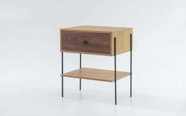 MESA DE CABECEIRA COM GAVETA NASH MDF DUAL COM PAU FERRO E PÉS METAL 52X37X60 CM