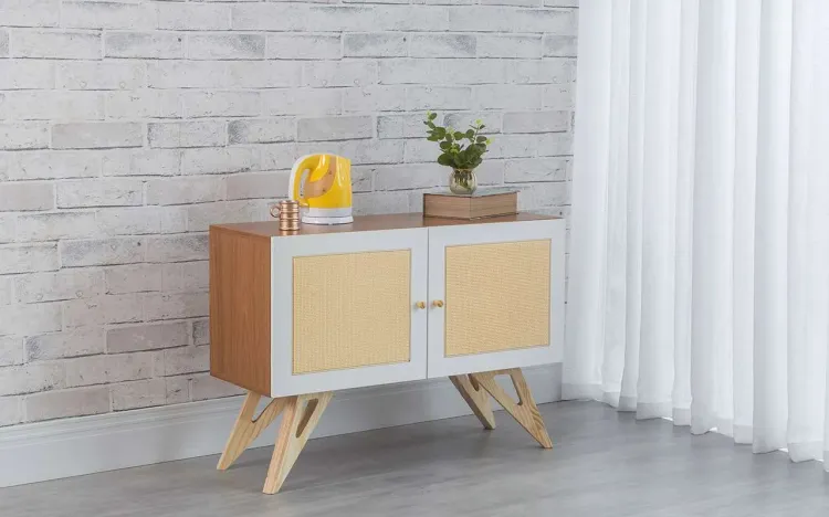 BALCÃO BUFFET PARA SALA DE JANTAR 2 PORTAS DE RATTAN FREDDIE FREIJÓ COM BRANCO E TAEDA 90x35x64,7 CM