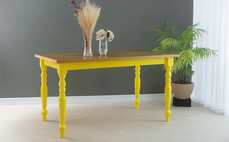MESA DE MADEIRA PARA JANTAR TORNEADA CAMPESINA 140X80X75 CM TAMPO NÓZES PÉS LACA AMARELA