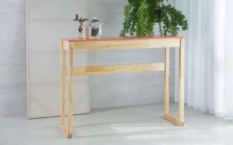 BALCÃO GOURMET PARA COZINHA DE MADEIRA TAEDA COM TAMPO MDF MACIÇO OLGA VERNIZ NATURAL E ROSA CORAL 120X43X93,5CM