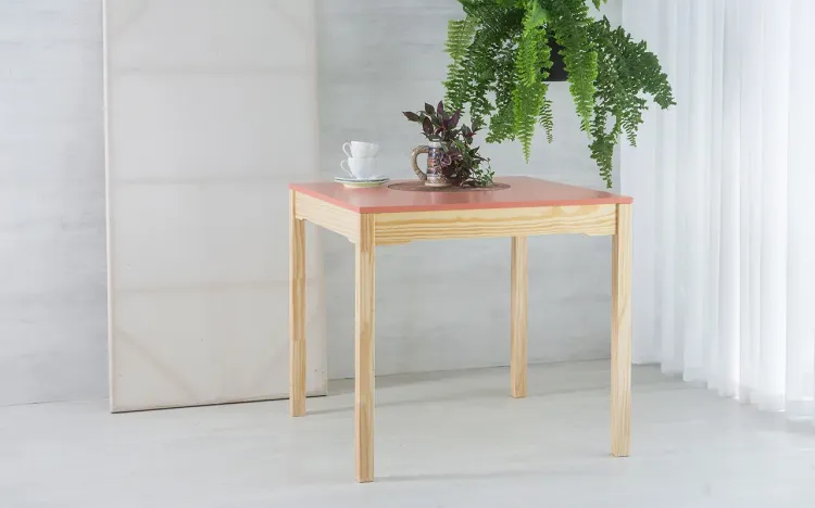 MESA PARA SALA DE JANTAR COM TAMPO MDF MACIÇO OLGA VERNIZ NATURAL E ROSA CORAL 80X80X75CM