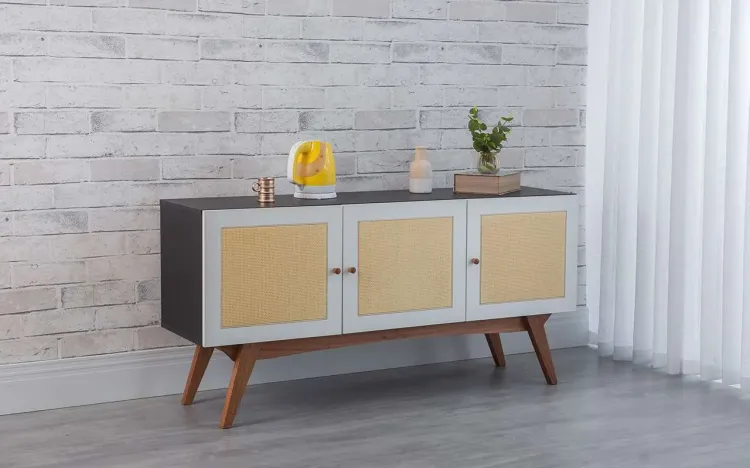 BALCÃO 3 PORTAS COM RATTAN PARA SALA DE JANTAR DOLORES PRETO COM BRANCO E JATOBÁ 135x35x64,7 CM