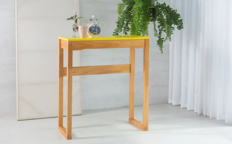 BANCADA BISTRÔ BAR ALTA DE MADEIRA COM TAMPO MDF MACIÇO OLGA VERNIZ NÓZES E AMARELO 80X43X93,5CM