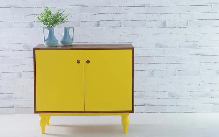 ARMÁRIO 2 PORTAS COM PRATELEIRA PUXADOR BOLINHA SIDERAL CAPUCCINO E AMARELO 90X40X79,5 CM