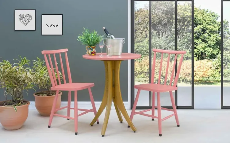 MESA REDONDA E 2 CADEIRAS JULIETTE VERNIZ AMÊNDOA E ROSA CORAL