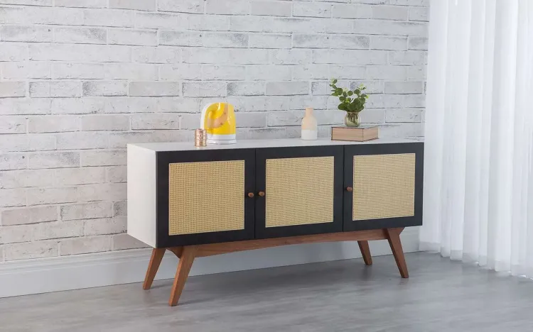 ARMÁRIO BUFFET 3 PORTAS DE PALHINHA DOLORES BRANCO COM PRETO E JATOBÁ 135x35x64,7 CM