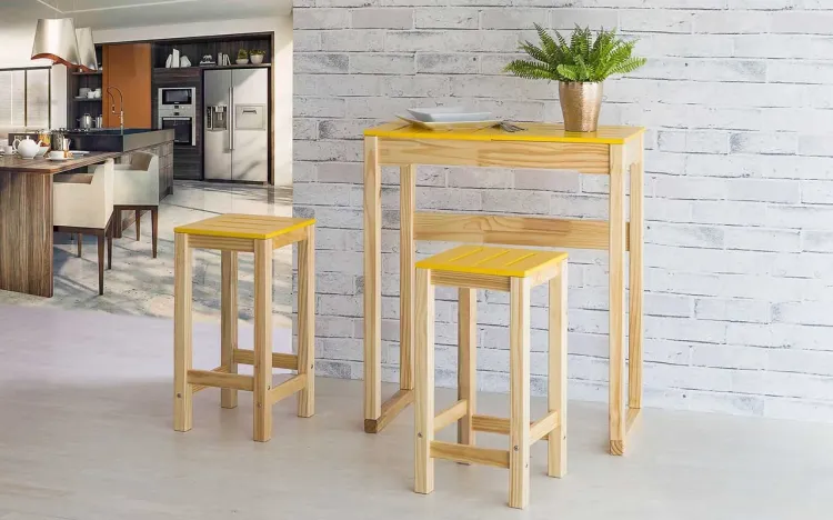 CONJUNTO BISTRÔ GOURMET ALTO DE MADEIRA MACIÇA TAEDA NATURAL COM TAMPO COLORIDO OLGA - VERNIZ NATURAL/AMARELO 80CM
