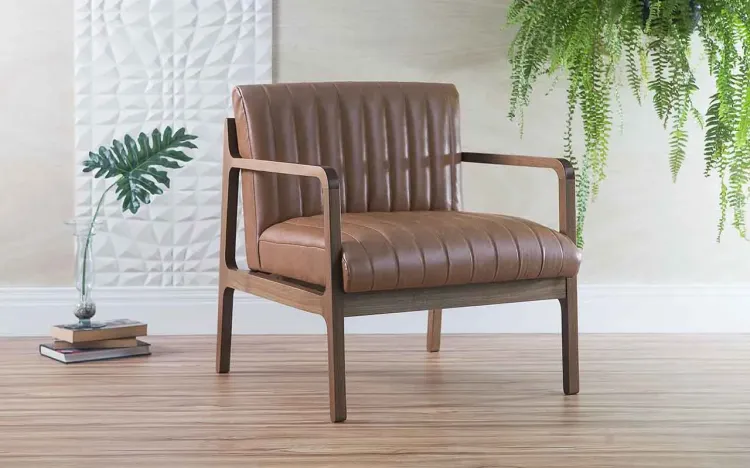 POLTRONA PARA SALA DE COURO SINTÉTICO MARROM CANELA VERNIZ CAPUCCINO TEC.1210 MARROM 69X71X79 CM