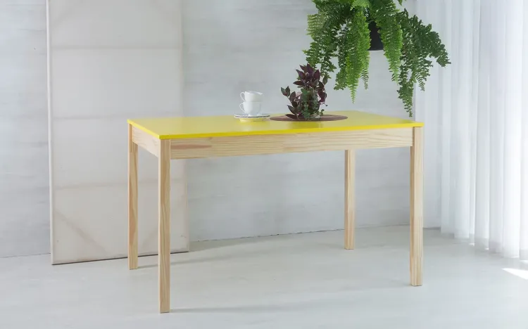 MESA PARA SALA DE JANTAR COM TAMPO MDF MACIÇO OLGA VERNIZ NATURAL E AMARELO 120X80X75CM