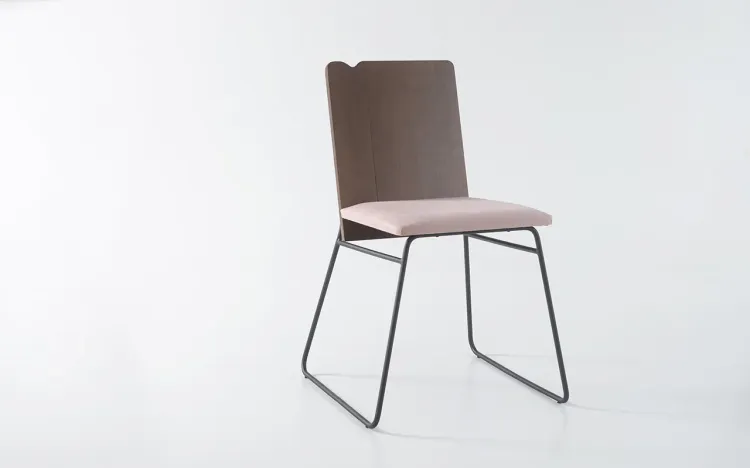 CADEIRA ESTOFADA COM METAL BEND 03 VERNIZ CAPUCCINO E TEC. 315 ALGODÃO ROSA 51X51X81 CM