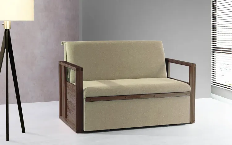 SOFÁ CAMA PEQUENO CASAL DE MADEIRA AKROPI - SOFÁ BICAMA ESTOFADO VERNIZ CASTANHO TECIDO BEGE - 128X90X85CM