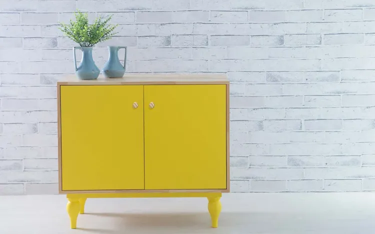 ARMÁRIO 2 PORTAS COM PRATELEIRA PUXADOR BOLINHA SIDERAL NATURAL E AMARELO 90X40X79,5 CM 